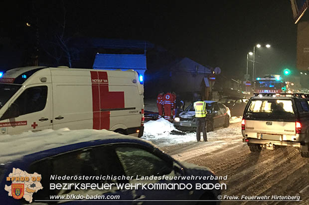 20170201 Verkehrsunfall auf der LB18 in Hirtenberg  Foto: © FF Hirtenberg