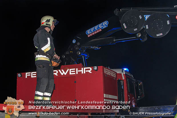 20170205 Verkehrsunfall Traiskirchen-Trumau Pkw landet auf Aspangbahnstrecke  Foto: © Manfred BAUER Pressefotografie