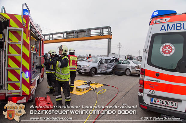 20170210 Massenunfall auf der A2 Südautobahn RFb Wien  Foto: © Stefan Schneider BFK Baden