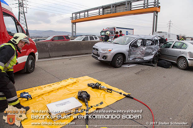 20170210 Massenunfall auf der A2 Südautobahn RFb Wien  Foto: © Stefan Schneider BFK Baden