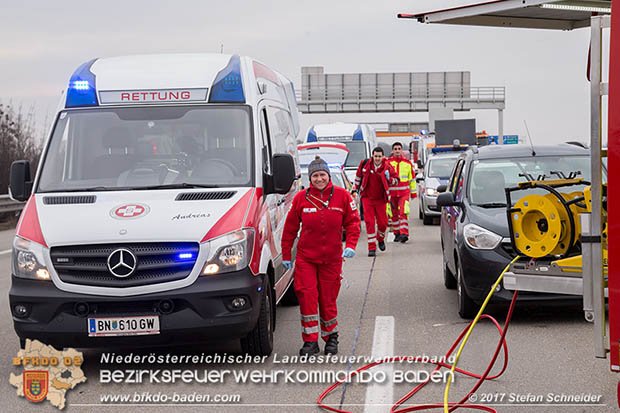 20170210 Massenunfall auf der A2 Südautobahn RFb Wien Foto: © Stefan Schneider BFK Baden
