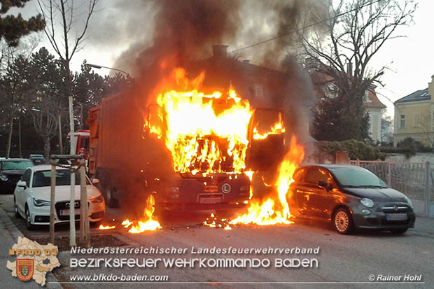 20170214 Müllwagen Lkw geriet in Baden Ortsteil Weikersdorf in Brand  Foto: © Rainer Hohl