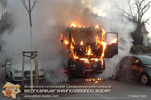 20170214 Müllwagen Lkw geriet in Baden Ortsteil Weikersdorf in Brand  Foto: © Rainer Hohl