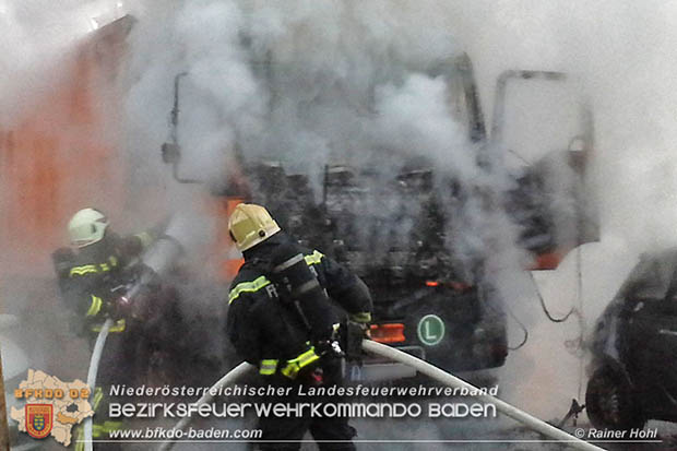 20170214 Müllwagen Lkw geriet in Baden Ortsteil Weikersdorf in Brand  Foto: © Rainer Hohl