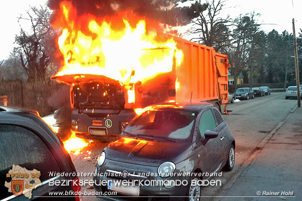 20170214 Müllwagen Lkw geriet in Baden Ortsteil Weikersdorf in Brand  Foto: © Rainer Hohl