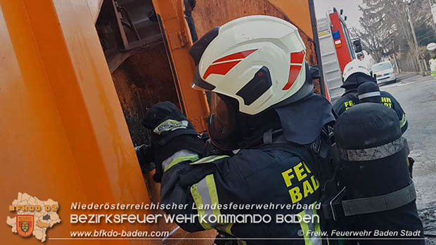 20170214 Müllwagen Lkw geriet in Baden Ortsteil Weikersdorf in Brand  Foto: © Stefan Schneider FF Baden-Stadt