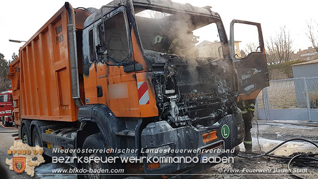 20170214 Müllwagen Lkw geriet in Baden Ortsteil Weikersdorf in Brand  Foto: © Stefan Schneider FF Baden-Stadt
