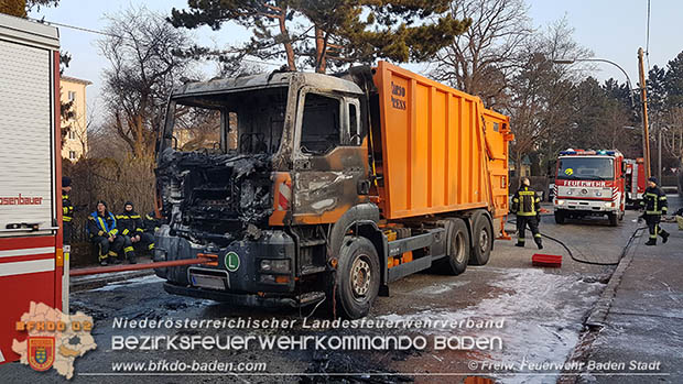 20170214 Müllwagen Lkw geriet in Baden Ortsteil Weikersdorf in Brand  Foto: © Stefan Schneider FF Baden-Stadt