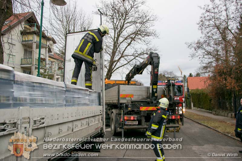 20170217 LKW Unfall in Bad Voeslau  Foto: © Daniel Wirth20170217 LKW Unfall in Bad Voeslau  Foto: © Daniel Wirth