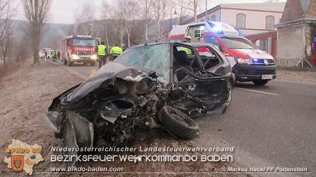 20170217 Verkehrsunfall auf der LB18 in Pottenstein  Foto: © ASB oeA Markus Hackl