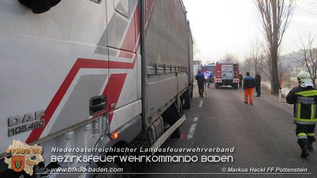 20170217 Verkehrsunfall auf der LB18 in Pottenstein  Foto: © ASB oeA Markus Hackl