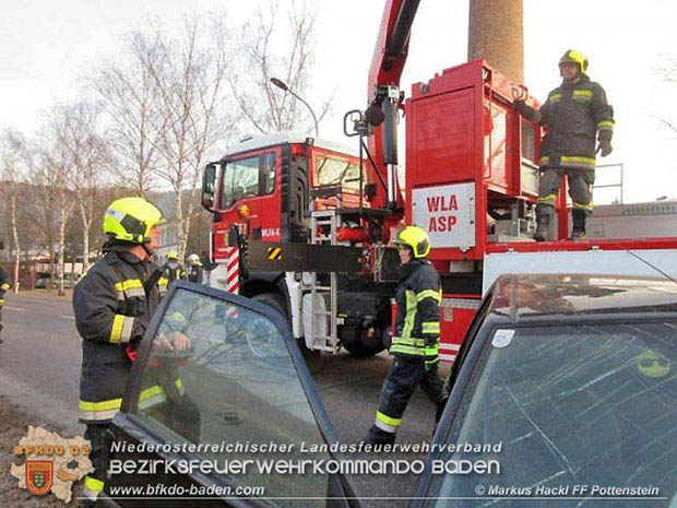 20170217 Verkehrsunfall auf der LB18 in Pottenstein  Foto: © ASB oeA Markus Hackl