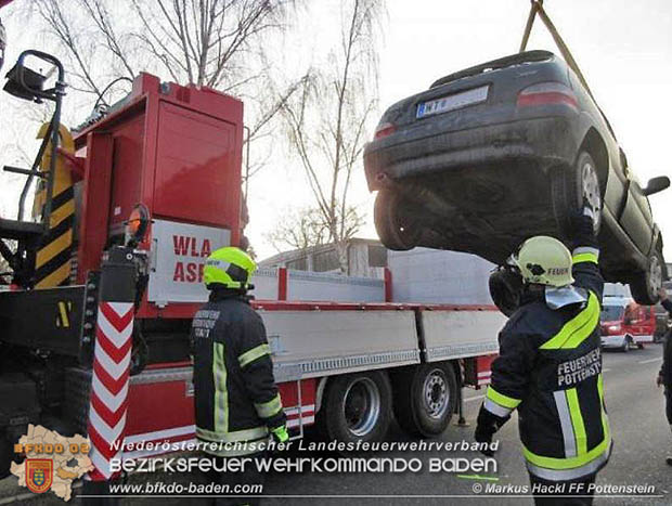 20170217 Verkehrsunfall auf der LB18 in Pottenstein  Foto: © ASB oeA Markus Hackl
