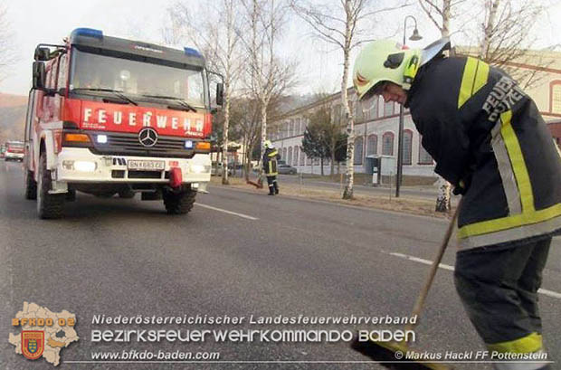 20170217 Verkehrsunfall auf der LB18 in Pottenstein  Foto: © ASB oeA Markus Hackl