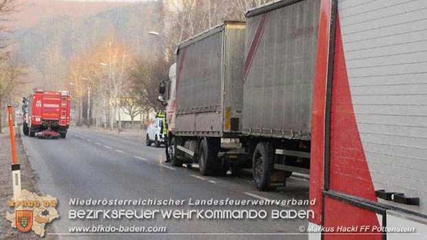 20170217 Verkehrsunfall auf der LB18 in Pottenstein  Foto: © ASB oeA Markus Hackl