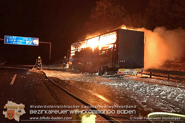 20170221 LKW Sattelkraftfahrzeugzug auf der A21 kurz nach Hochstrass Richtung A1 in Vollbrand  Foto: © FF Hochstrass-Schwabendörfl