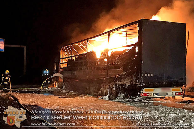 20170221 LKW Sattelkraftfahrzeugzug auf der A21 kurz nach Hochstrass Richtung A1 in Vollbrand  Foto: © FF Hochstrass-Schwabendoerfl