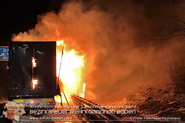 20170221 LKW Sattelkraftfahrzeugzug auf der A21 kurz nach Hochstrass Richtung A1 in Vollbrand  Foto: © FF Hochstrass-Schwabendoerfl