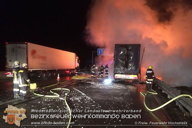 20170221 LKW Sattelkraftfahrzeugzug auf der A21 kurz nach Hochstrass Richtung A1 in Vollbrand  Foto: © FF Hochstrass-Schwabendoerfl