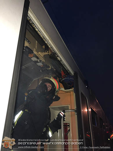 20170227 Brand einer S-Bahn auf der Suedbahnstrecke in Pfaffstaetten  Foto: © Bernhard Deneke