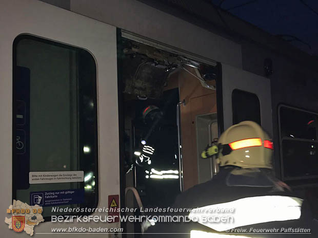 20170227 Brand einer S-Bahn auf der Suedbahnstrecke in Pfaffstaetten  Foto: © Bernhard Deneke
