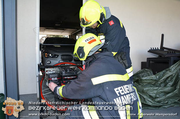 20170304 „Hoverboard" in einer Garage in Wampersdorf abgebrannt Foto: © Christian Blueml 20170304 „Hoverboard" in einer Garage in Wampersdorf abgebrannt Foto: © Christian Blueml