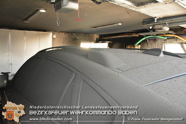 20170304 „Hoverboard" in einer Garage in Wampersdorf abgebrannt Foto: © Christian Blueml 20170304 „Hoverboard" in einer Garage in Wampersdorf abgebrannt Foto: © Christian Blueml