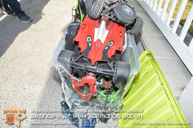 20170304 „Hoverboard" in einer Garage in Wampersdorf abgebrannt Foto: © Christian Blueml 20170304 „Hoverboard" in einer Garage in Wampersdorf abgebrannt Foto: © Christian Blueml