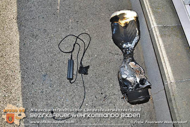 20170304 „Hoverboard" in einer Garage in Wampersdorf abgebrannt Foto: © Christian Blueml 20170304 „Hoverboard" in einer Garage in Wampersdorf abgebrannt Foto: © Christian Blueml
