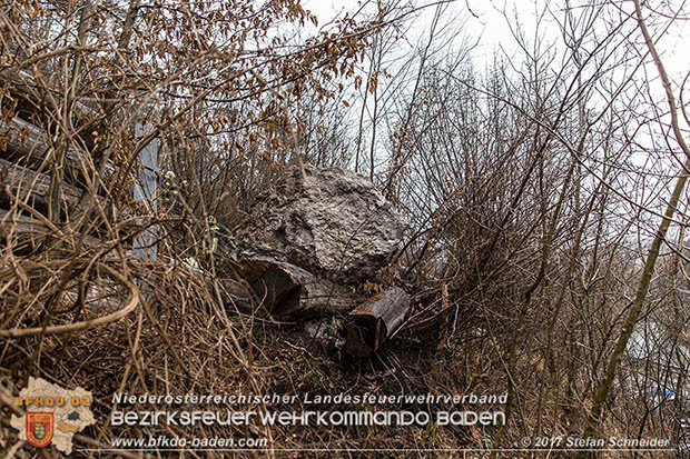 20170305 Feuerwehreinsatz nach Steinschlag im Helenental  Foto: © Stefan Schneider