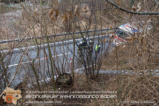 20170305 Feuerwehreinsatz nach Steinschlag im Helenental  Foto: © Stefan Schneider