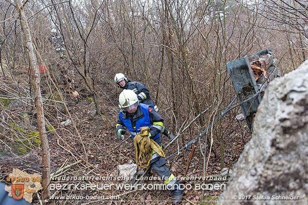 20170305 Feuerwehreinsatz nach Steinschlag im Helenental  Foto: © Stefan Schneider