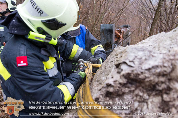 20170305 Feuerwehreinsatz nach Steinschlag im Helenental  Foto: © Stefan Schneider
