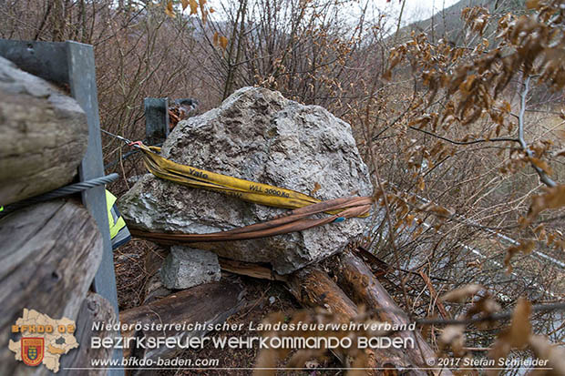 20170305 Feuerwehreinsatz nach Steinschlag im Helenental  Foto: © Stefan Schneider