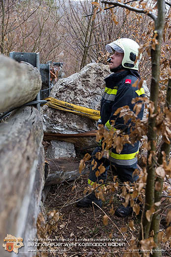 20170305 Feuerwehreinsatz nach Steinschlag im Helenental  Foto: © Stefan Schneider