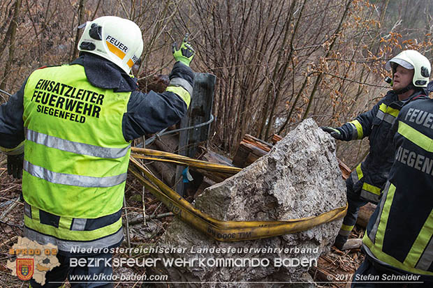 20170305 Feuerwehreinsatz nach Steinschlag im Helenental  Foto: © Stefan Schneider