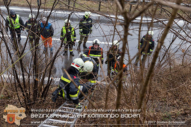 20170305 Feuerwehreinsatz nach Steinschlag im Helenental  Foto: © Stefan Schneider