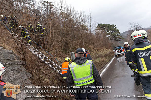 20170305 Feuerwehreinsatz nach Steinschlag im Helenental  Foto: © Stefan Schneider