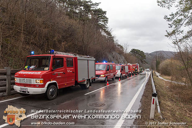 20170305 Feuerwehreinsatz nach Steinschlag im Helenental  Foto: © Stefan Schneider