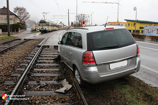 20170310 Verkehrsunfall zweier Pkws beim WLB Bahnübergang in Möllersdorf  Foto: © Freiwillige Feuerwehr Möllersdorf 