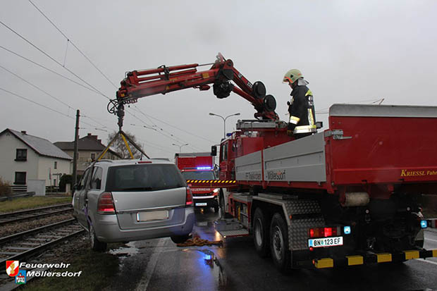 20170310 Verkehrsunfall zweier Pkws beim WLB Bahnübergang in Möllersdorf  Foto: © Freiwillige Feuerwehr Möllersdorf 