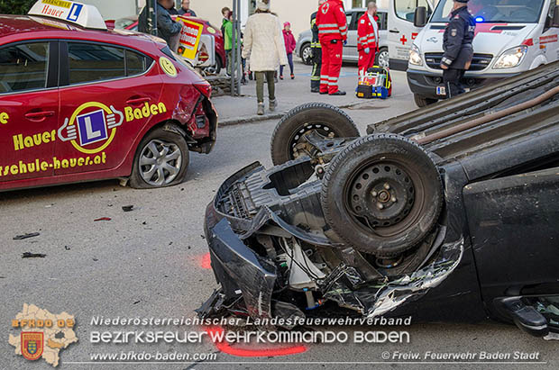 20170312 Fahrzeugüberschlag in der "30er Zone" in Baden Foto: © Freiwillige Feuerwehr Baden-Stadt 20170312 Fahrzeugüberschlag in der "30er Zone" in Baden Foto: © Freiwillige Feuerwehr Baden-Stadt