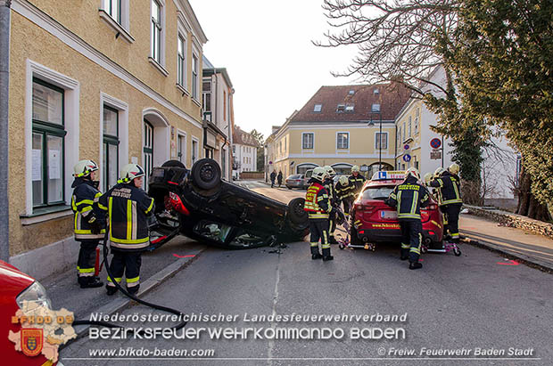 20170312 Fahrzeugüberschlag in der "30er Zone" in Baden Foto: © Freiwillige Feuerwehr Baden-Stadt 20170312 Fahrzeugüberschlag in der "30er Zone" in Baden Foto: © Freiwillige Feuerwehr Baden-Stadt