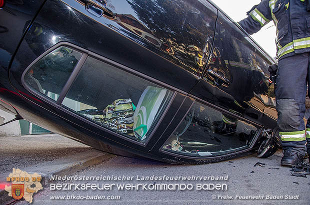 20170312 Fahrzeugüberschlag in der "30er Zone" in Baden  Foto: © Freiwillige Feuerwehr Baden-Stadt