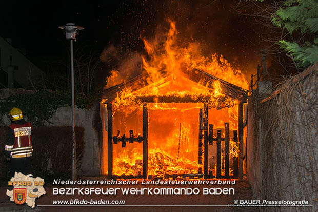 20170313 Brand einer Müllinsel bei einer Wohnhausanlage in Traiskirchen Foto: © Bauer Pressefotografie 20170313 Brand einer Müllinsel bei einer Wohnhausanlage in Traiskirchen Foto: © Bauer Pressefotografie