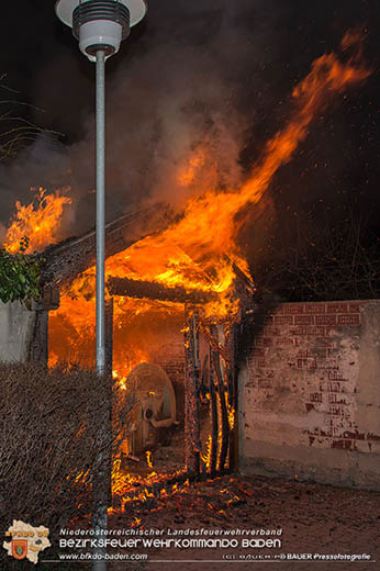 20170313 Brand einer Müllinsel bei einer Wohnhausanlage in Traiskirchen Foto: © Bauer Pressefotografie 20170313 Brand einer Müllinsel bei einer Wohnhausanlage in Traiskirchen Foto: © Bauer Pressefotografie