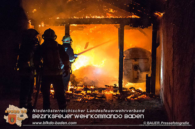 20170313 Brand einer Müllinsel bei einer Wohnhausanlage in Traiskirchen Foto: © Bauer Pressefotografie 20170313 Brand einer Müllinsel bei einer Wohnhausanlage in Traiskirchen Foto: © Bauer Pressefotografie
