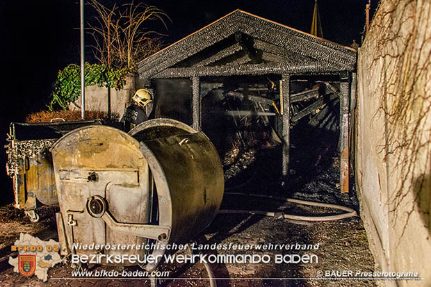 20170313 Brand einer Müllinsel bei einer Wohnhausanlage in Traiskirchen  Foto: © Bauer Pressefotografie