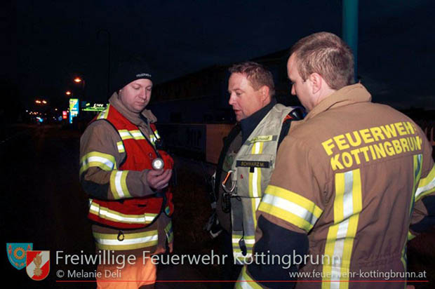 20170313 unbekannter ausgelaufener Schadstoff in Kottingbrunn  Foto: © Melanie Deli