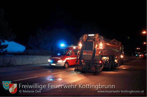 20170313 unbekannter ausgelaufener Schadstoff in Kottingbrunn  Foto: © Melanie Deli